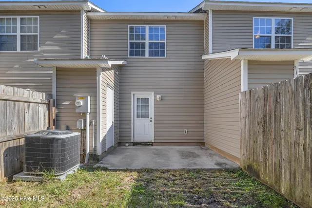 $1,200 | 505 Timberlake Trail, Jacksonville, NC 28546