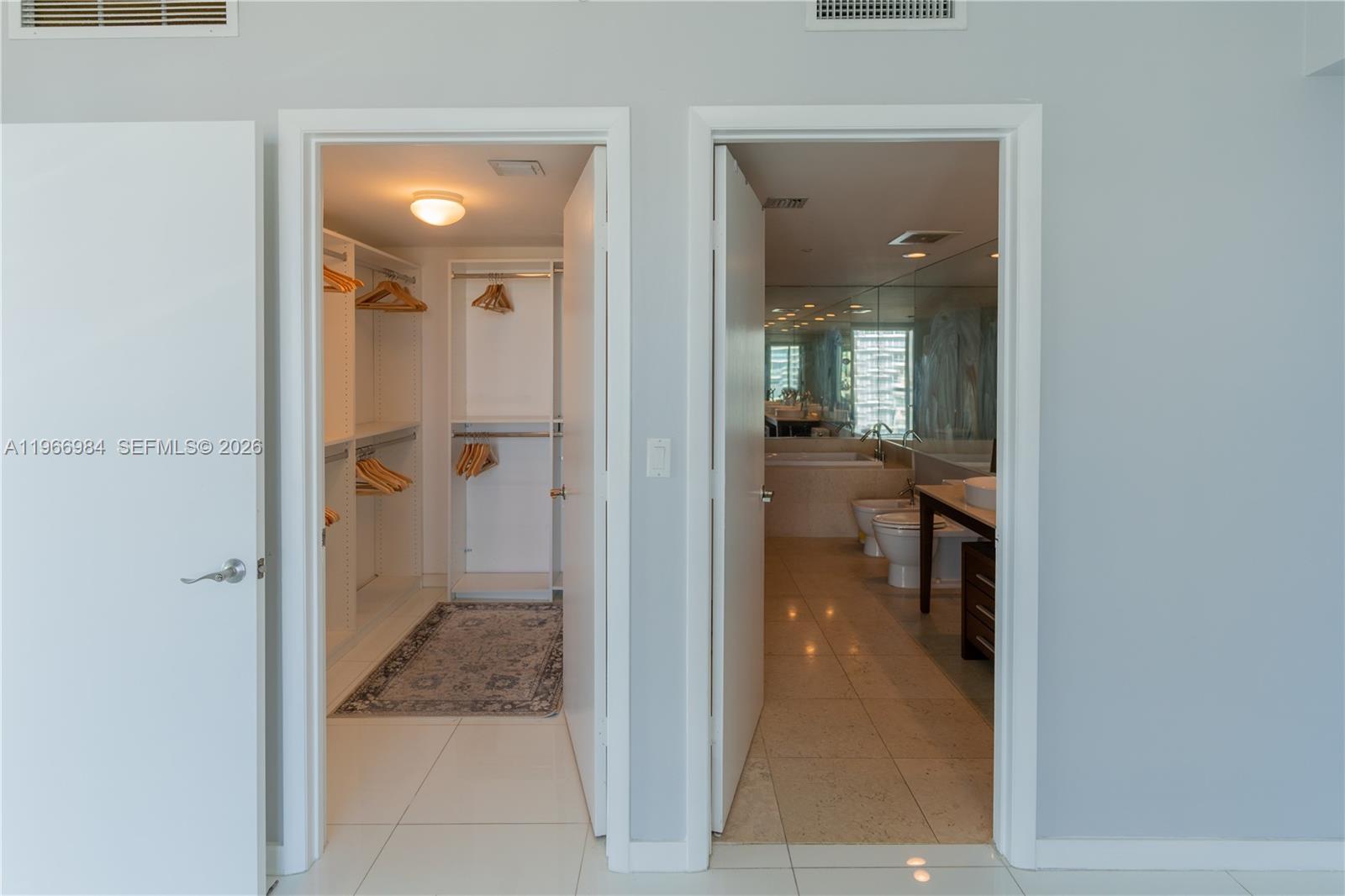 465 Brickell Avenue, Unit 4802 Miami, FL 33131 - Photo 11 of 21 #iconbrickell#buyinmiamiflorida#luisurcuyo#brickellrealestate