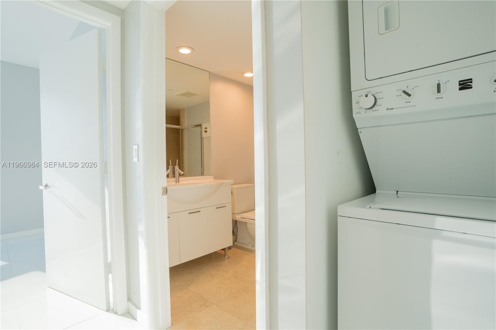 465 Brickell Avenue, Unit 4802 Miami, FL 33131 - Photo 14 of 21 #iconbrickell#buyinmiamiflorida#luisurcuyo#brickellrealestate