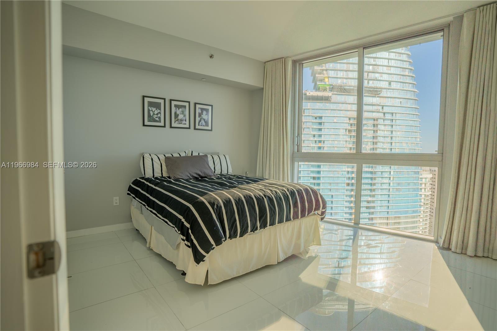 465 Brickell Avenue, Unit 4802 Miami, FL 33131 - Photo 16 of 21 #iconbrickell#buyinmiamiflorida#luisurcuyo#brickellrealestate