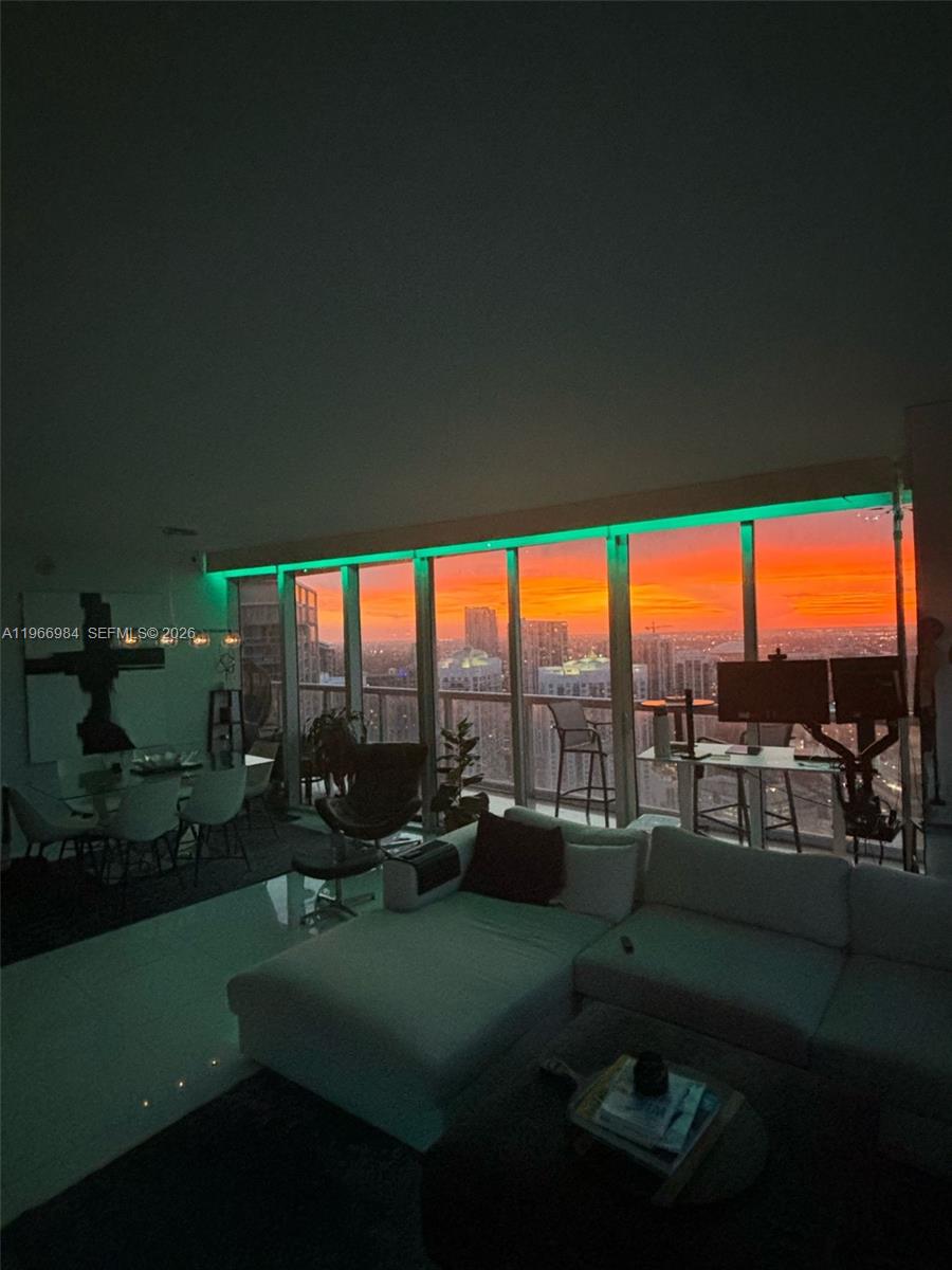 465 Brickell Avenue, Unit 4802 Miami, FL 33131 - Photo 17 of 21 #iconbrickell#buyinmiamiflorida#luisurcuyo#brickellrealestate