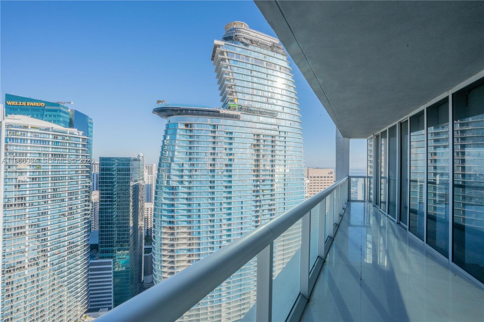 465 Brickell Avenue, Unit 4802 Miami, FL 33131 - Photo 2 of 21 #iconbrickell#buyinmiamiflorida#luisurcuyo#brickellrealestate