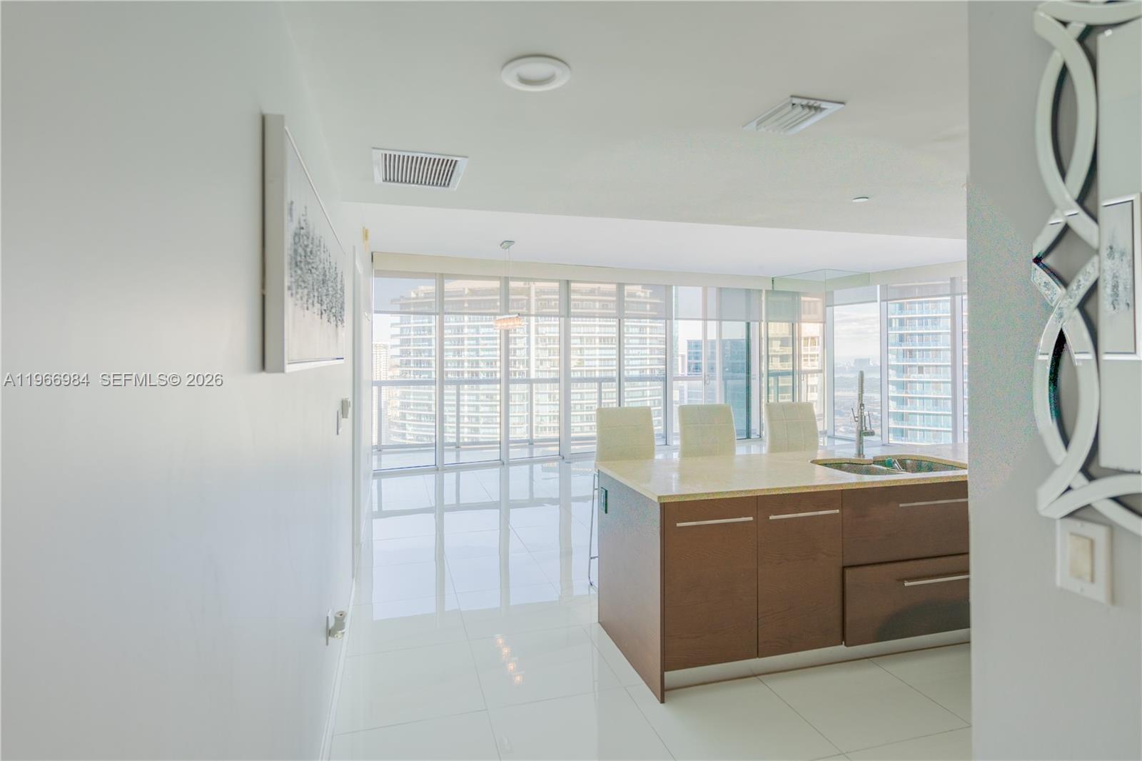 465 Brickell Avenue, Unit 4802 Miami, FL 33131 - Photo 6 of 21 #iconbrickell#buyinmiamiflorida#luisurcuyo#brickellrealestate