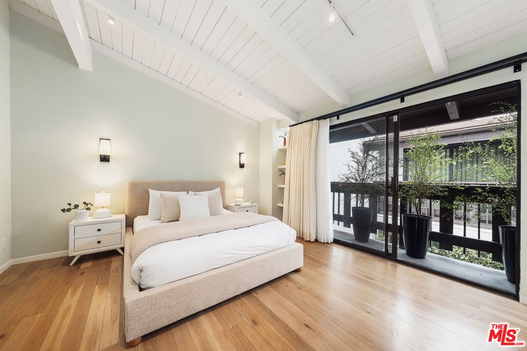 831 14th Street, Unit 2 Santa Monica, CA 90403 - Photo 16 of 32 a bedroom with a large bed and a large window