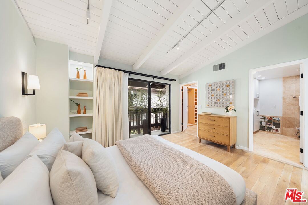 831 14th Street, Unit 2 Santa Monica, CA 90403 - Photo 17 of 32 a bedroom with bed and a large mirror