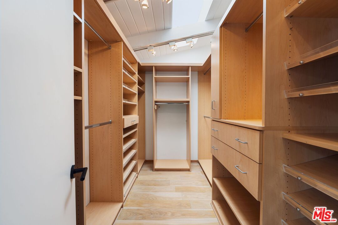 831 14th Street, Unit 2 Santa Monica, CA 90403 - Photo 20 of 32 a view of an empty walk in closet