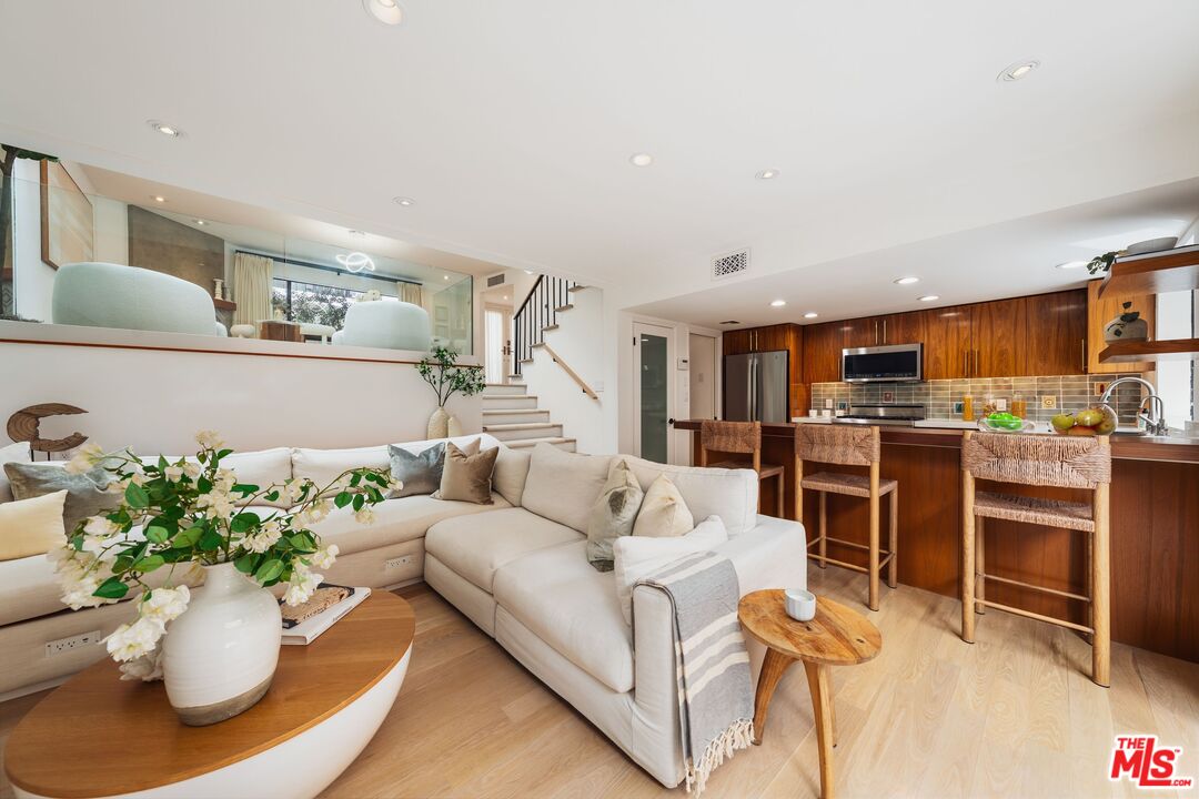 831 14th Street, Unit 2 Santa Monica, CA 90403 - Photo 8 of 32 a living room with furniture potted plant and kitchen view
