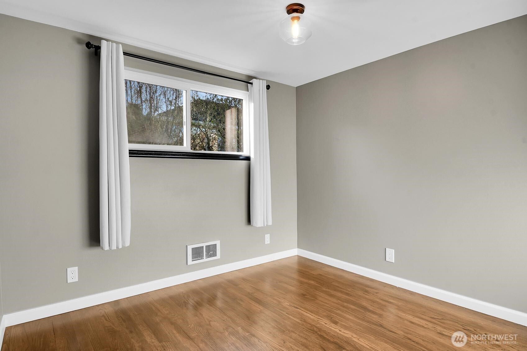 3719 38th Avenue Southwest Seattle, WA 98126 - Photo 11 of 18