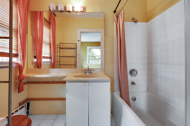 60 Sheridan Road Highland Park, IL 60035 - Photo 19 of 29 a bathroom with a sink and mirror with bathtub