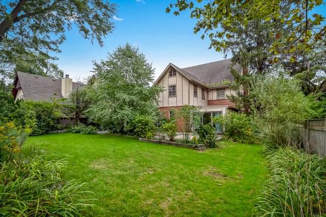 60 Sheridan Road Highland Park, IL 60035 - Photo 27 of 29 a view of a garden with a house