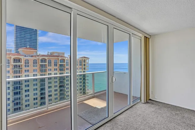 $2,400 | 3140 South Ocean Drive, Unit 1909, Hallandale Beach, FL 33009