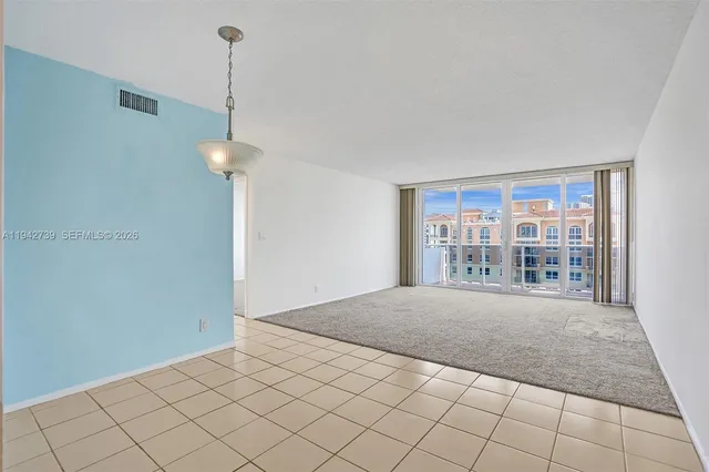 $2,400 | 3140 South Ocean Drive, Unit 1909, Hallandale Beach, FL 33009