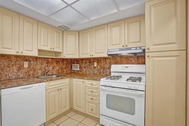 $2,400 | 3140 South Ocean Drive, Unit 1909, Hallandale Beach, FL 33009