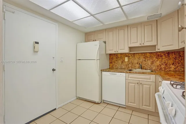 $2,400 | 3140 South Ocean Drive, Unit 1909, Hallandale Beach, FL 33009
