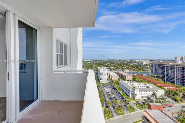 $2,400 | 3140 South Ocean Drive, Unit 1909, Hallandale Beach, FL 33009