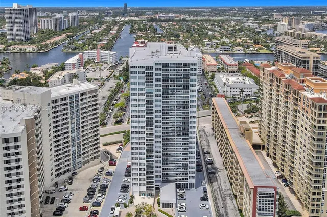 $2,400 | 3140 South Ocean Drive, Unit 1909, Hallandale Beach, FL 33009