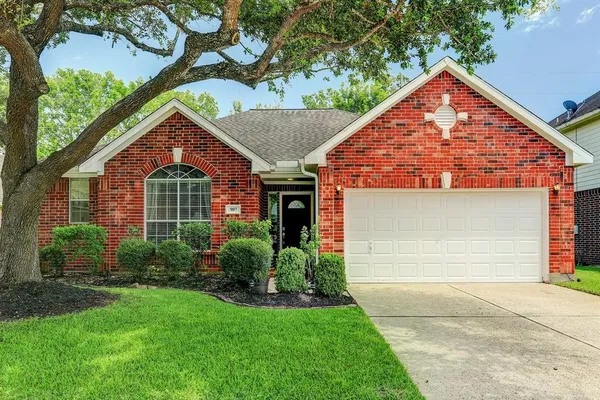 $2,300 | 907 Norfolk Drive, Pearland, TX 77584