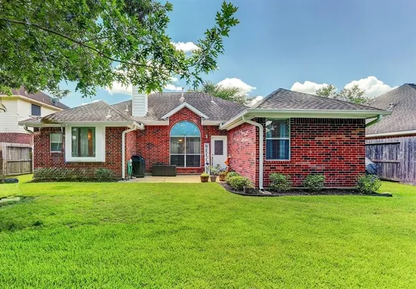 $2,300 | 907 Norfolk Drive, Pearland, TX 77584