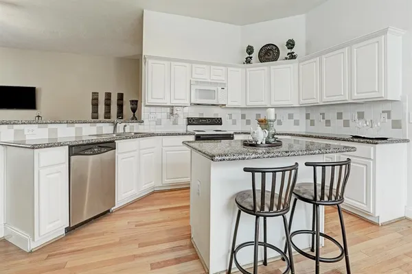 $2,300 | 907 Norfolk Drive, Pearland, TX 77584