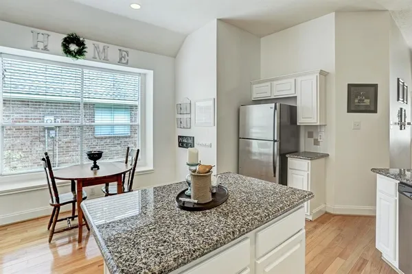 $2,300 | 907 Norfolk Drive, Pearland, TX 77584