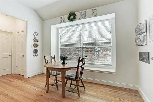 $2,300 | 907 Norfolk Drive, Pearland, TX 77584