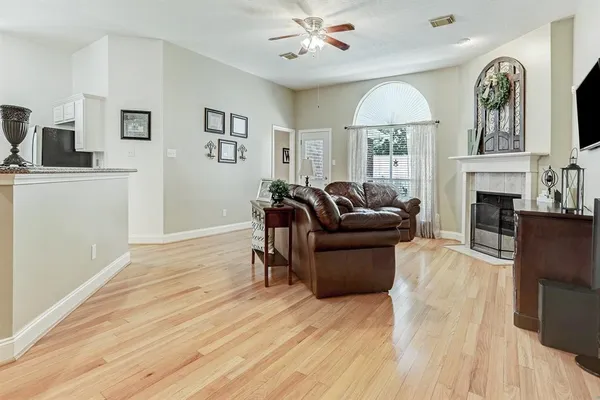 $2,300 | 907 Norfolk Drive, Pearland, TX 77584