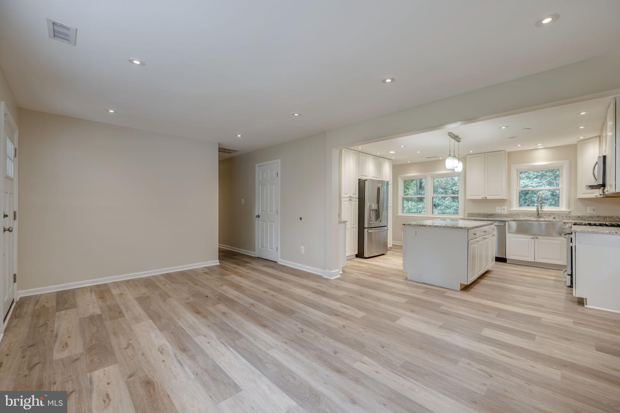 5508 Brookland Road Alexandria, VA 22310 - Photo 5 of 34 Family Room/Kitchen