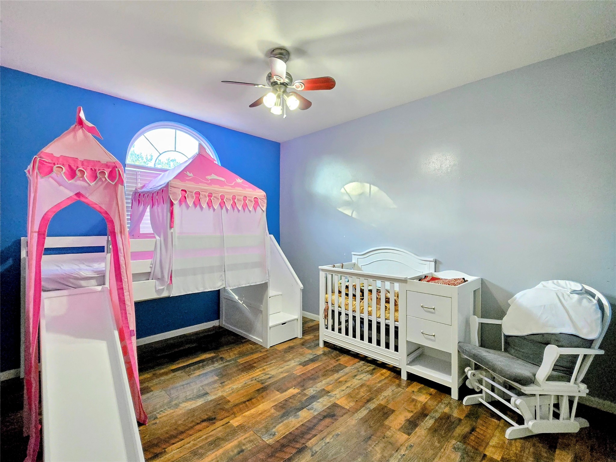 9211 Memorial Grove Drive Spring, TX 77379 - Photo 24 of 38 a bedroom with furniture and a chandelier
