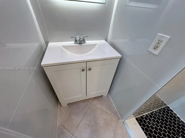 $4,700 | 3340 Southwest 94th Place, Unit 1, Miami, FL 33165