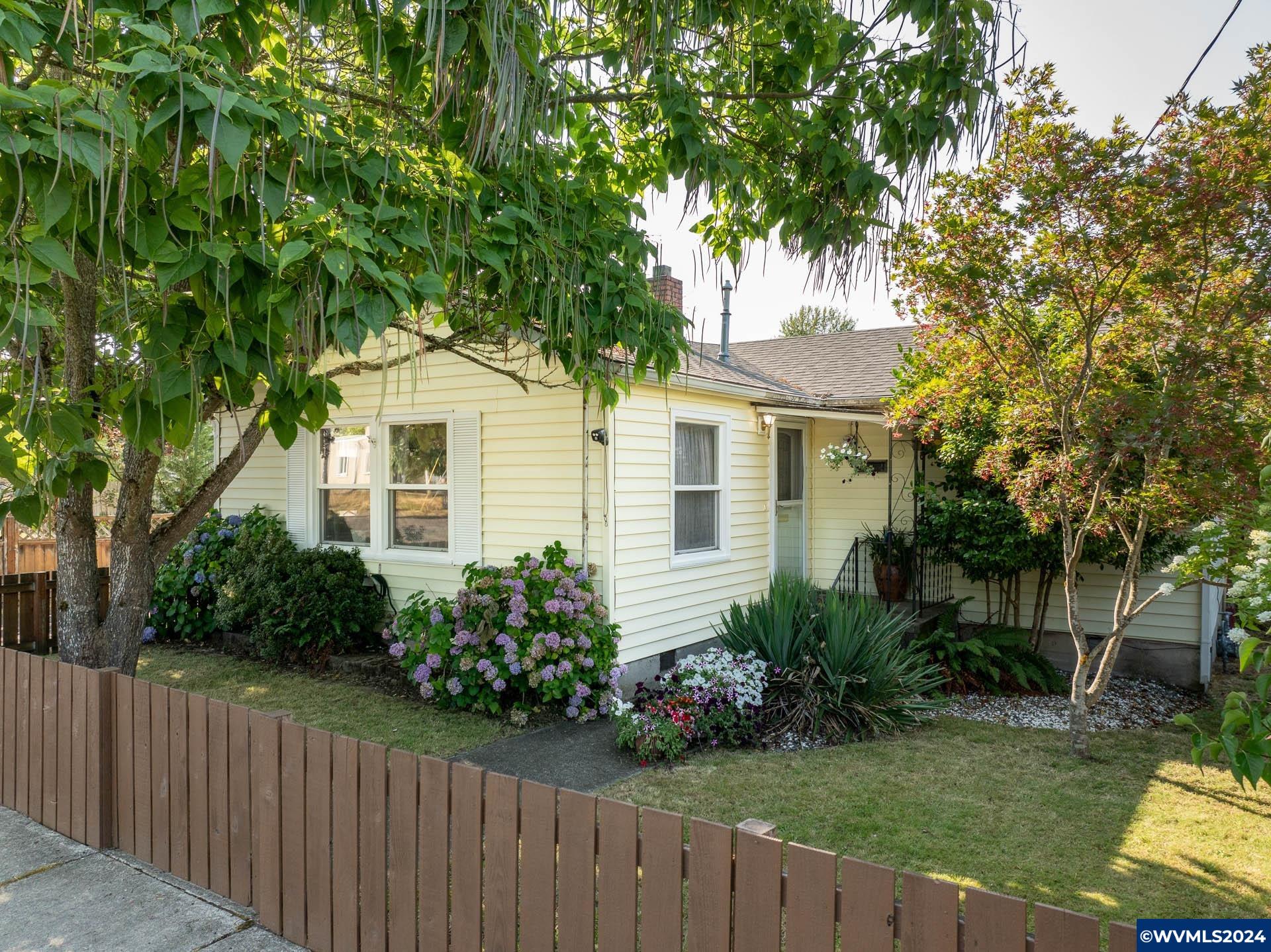 1530 2nd Avenue Albany, OR 97321 - Photo 1 of 35 a front view of a house with a yard