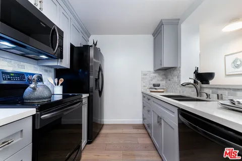 $575,000 | 1230 Horn Avenue, Unit 516, West Hollywood, CA 90069