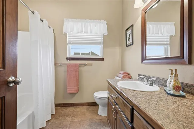 $400,000 | 9648 Cd 191, Carthage, MO 64836