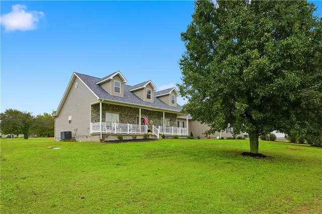 $400,000 | 9648 Cd 191, Carthage, MO 64836