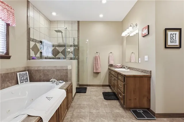 $400,000 | 9648 Cd 191, Carthage, MO 64836