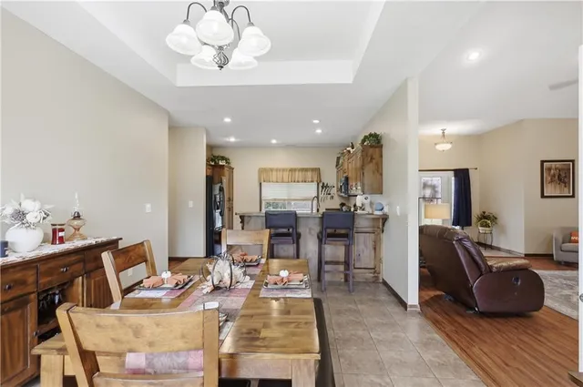 $400,000 | 9648 Cd 191, Carthage, MO 64836