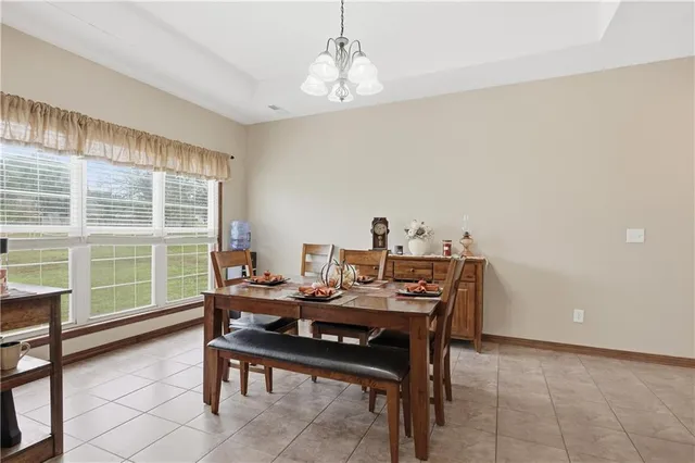 $400,000 | 9648 Cd 191, Carthage, MO 64836