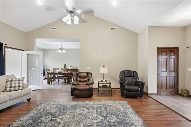 $400,000 | 9648 Cd 191, Carthage, MO 64836