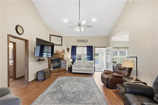 $400,000 | 9648 Cd 191, Carthage, MO 64836