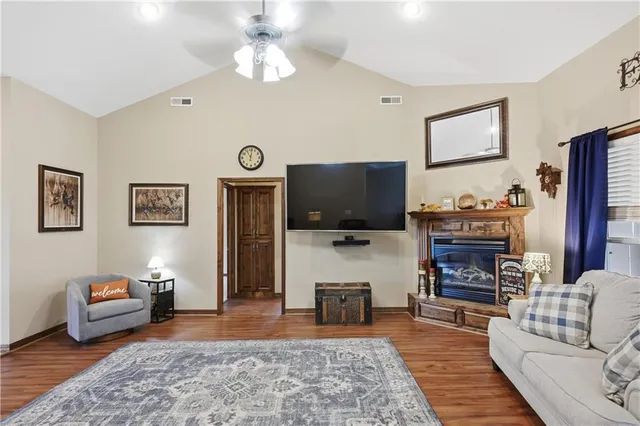 $400,000 | 9648 Cd 191, Carthage, MO 64836