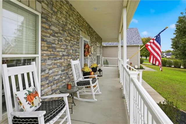 $400,000 | 9648 Cd 191, Carthage, MO 64836