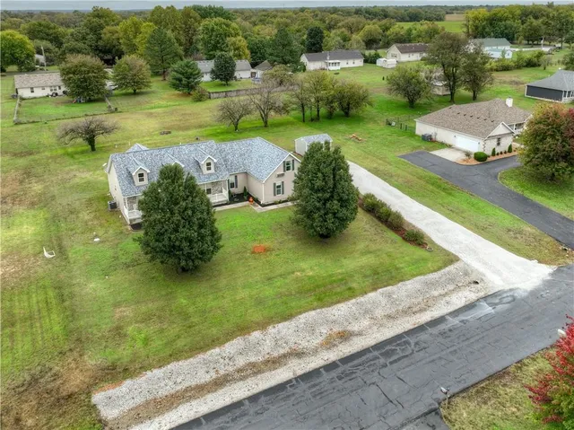 $400,000 | 9648 Cd 191, Carthage, MO 64836