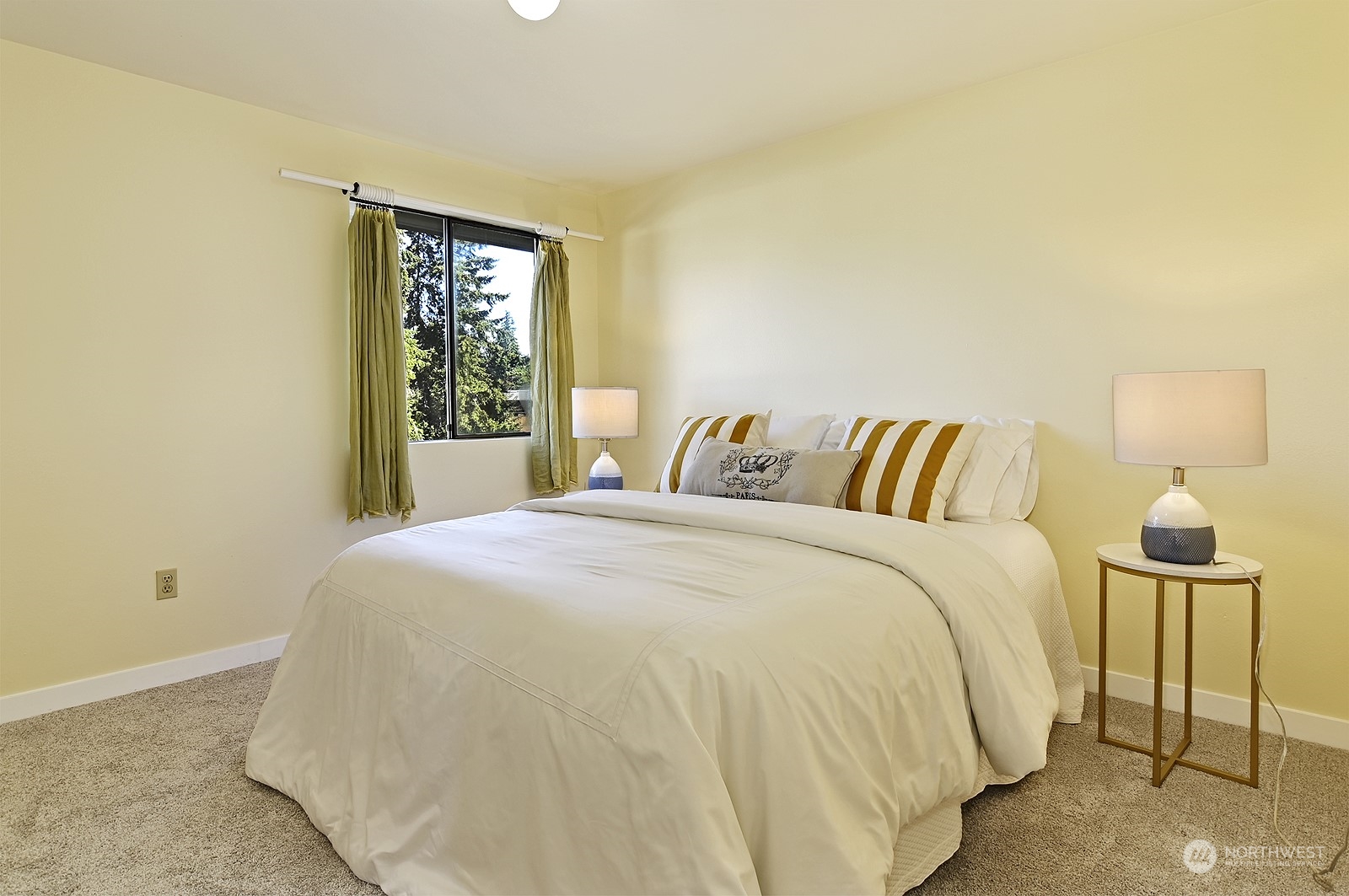 22906 Edmonds Way, Unit 11 Edmonds, WA 98020 - Photo 12 of 16 Gallery Image 12