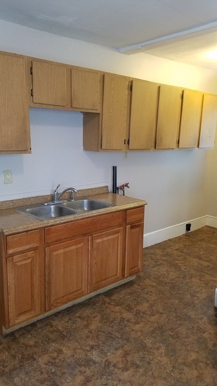 87-89 Edgewood Street Springfield, MA 01109 - Photo 4 of 7 Gallery Image 4