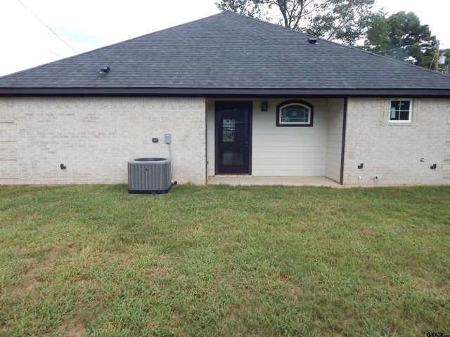 a front view of house with yard