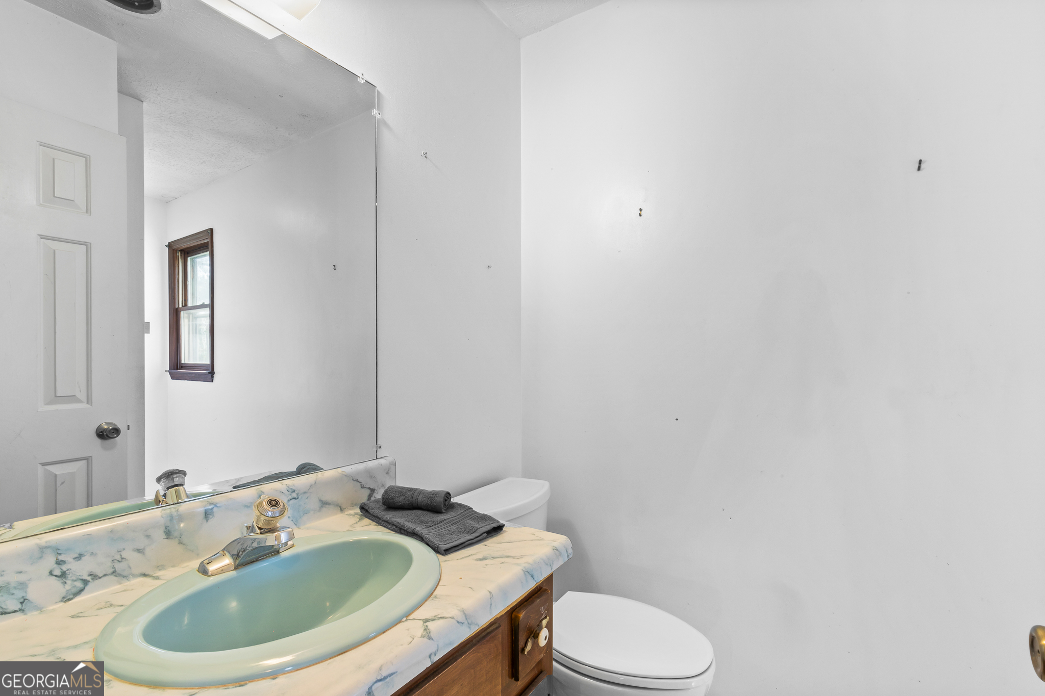 4170 Hollonville Road Williamson, GA 30292 - Photo 25 of 132 a bathroom with a granite countertop sink and a mirror