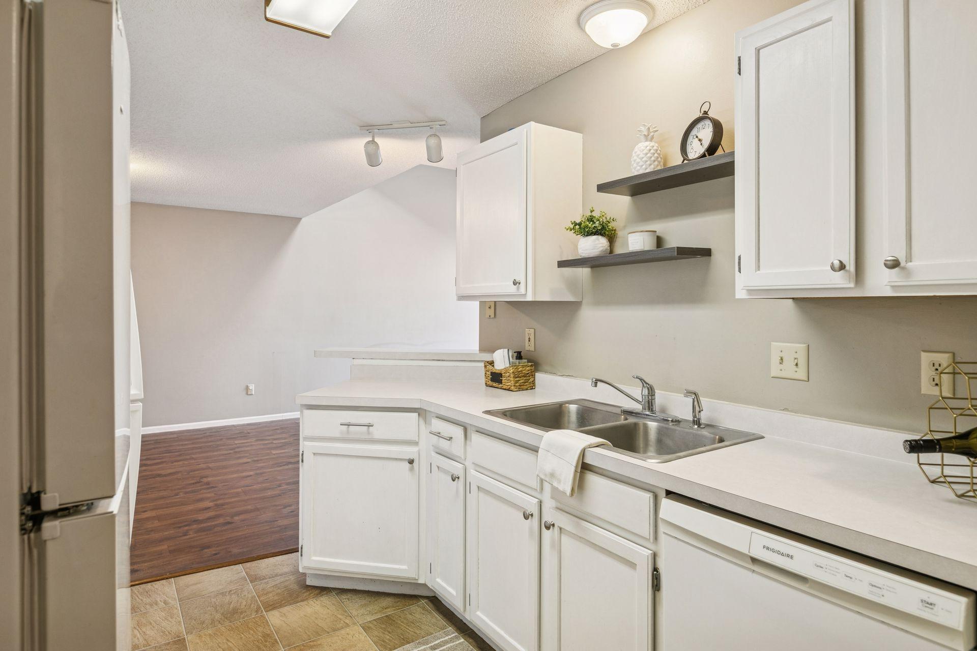 3808 Foss Road, Unit 2 St. Anthony, MN 55421 - Photo 8 of 28