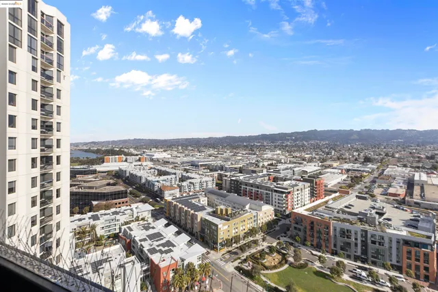 $899,998 | 6363 Christie Avenue, Unit 2327, Emeryville, CA 94608