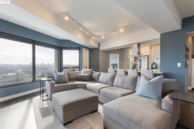 $899,998 | 6363 Christie Avenue, Unit 2327, Emeryville, CA 94608