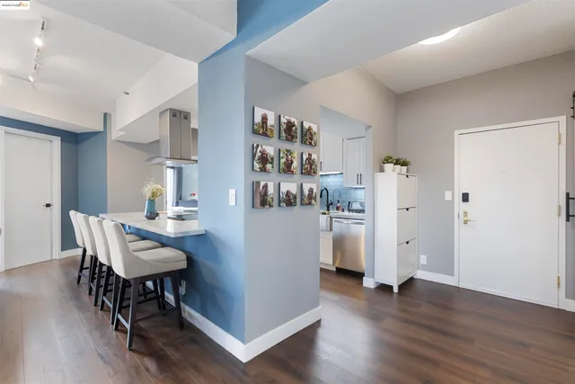 $899,998 | 6363 Christie Avenue, Unit 2327, Emeryville, CA 94608