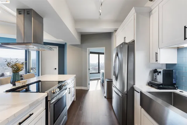 $899,998 | 6363 Christie Avenue, Unit 2327, Emeryville, CA 94608
